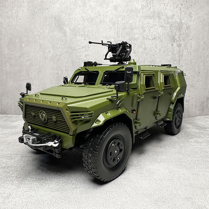 Dongfeng New Mengshi military-green 70th Anniversary Parade Off road Armored Vehicle Alloy Simulation Car Model 1:18 Original Factory