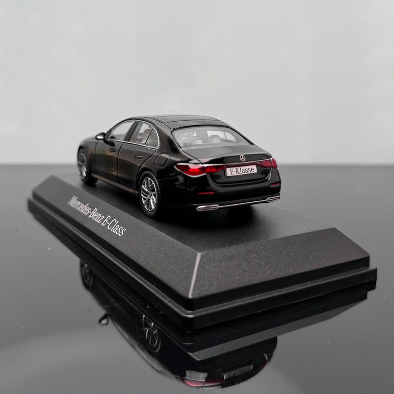 iScale 1/43 For Mercedes-Benz E450 E-Klasse W214 Mercedes Alloy Car Model