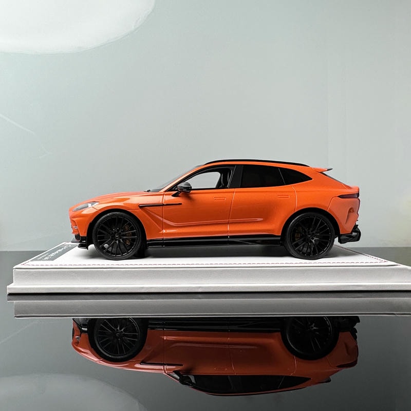 IVY AstonMartin DBX 707 Limited Edition Simulated Resin Car Model 1 18