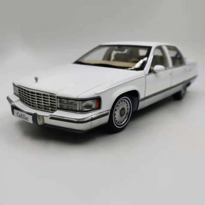 XiaoGuang alloy fully open 1:18 Cadillac Wood car model