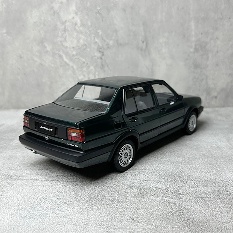 Original factory 1:18 old Jetta car model square lamp simulation alloy car model adult collectible ornament