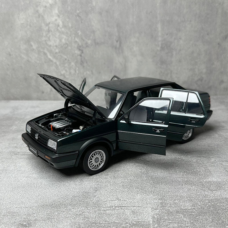 Original factory 1:18 old Jetta car model square lamp simulation alloy car model adult collectible ornament