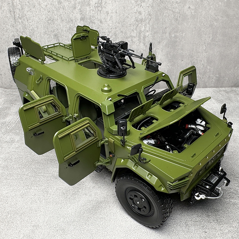 Dongfeng New Mengshi military-green 70th Anniversary Parade Off road Armored Vehicle Alloy Simulation Car Model 1:18 Original Factory