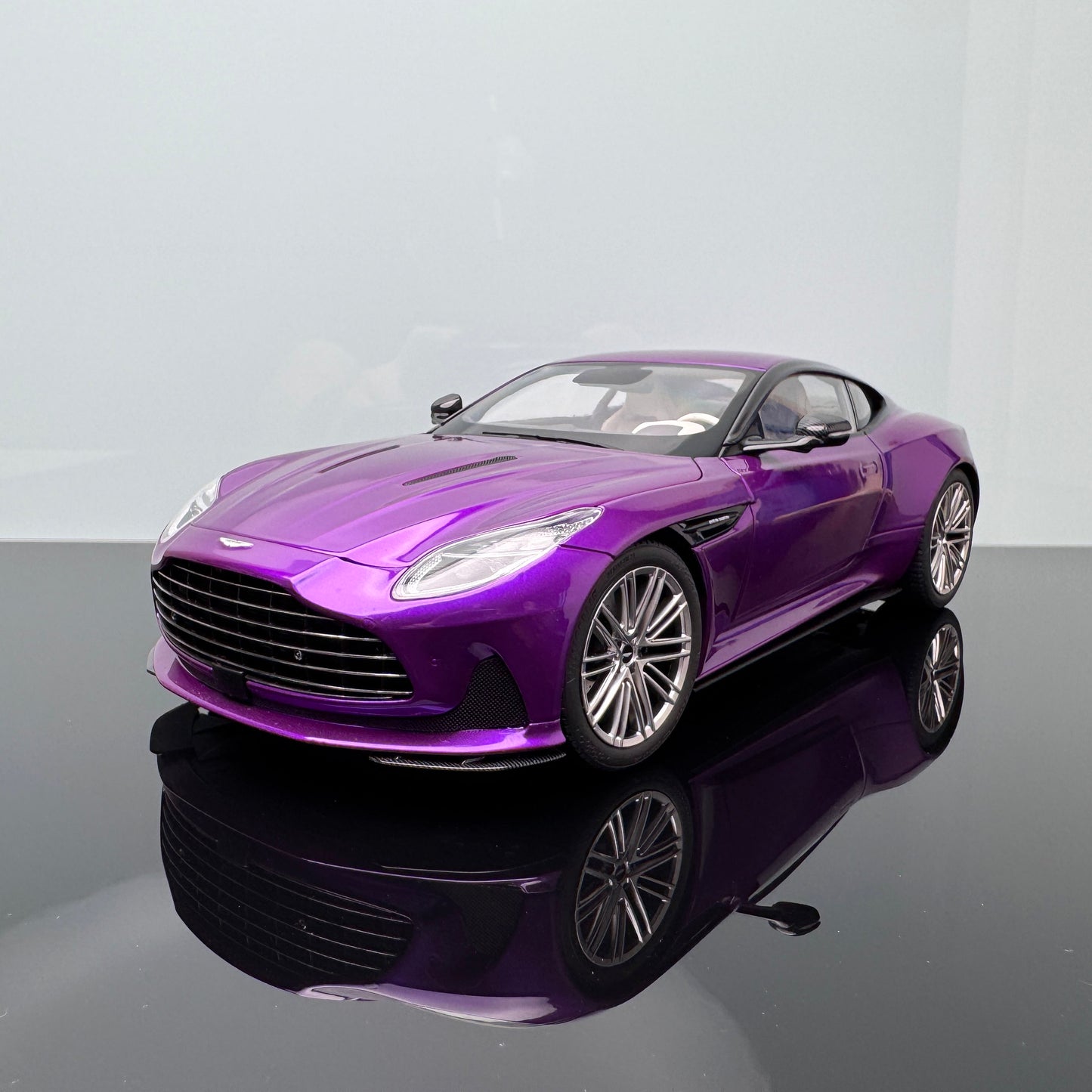 1/18 Xiaoguang Aston Martin DB12 alloy diecast car model