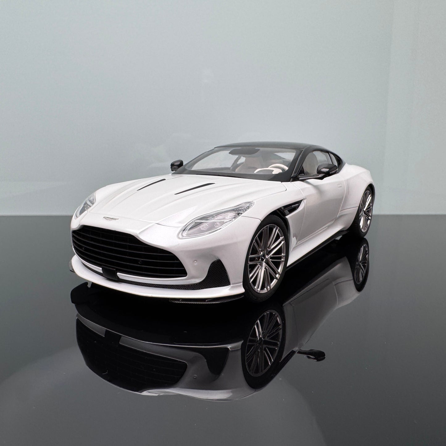 1/18 Xiaoguang Aston Martin DB12 alloy diecast car model