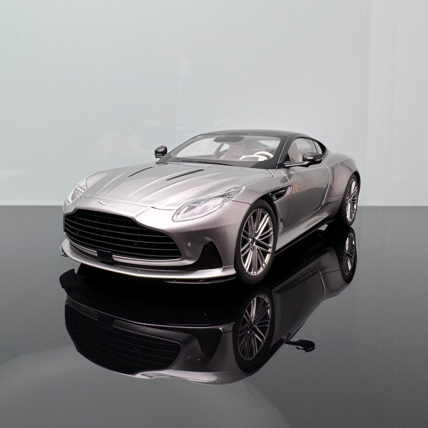 1/18 Xiaoguang Aston Martin DB12 alloy diecast car model